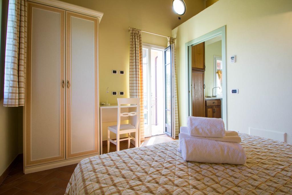 Agriturismo Ada Musso Ss Diano Borello الغرفة الصورة